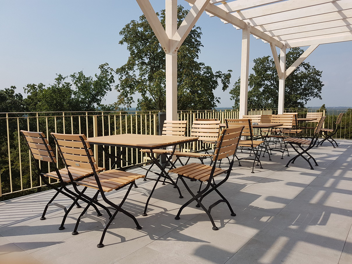 Biergartenstuhl-SENJA-und-Klapptisch-SENJA-128_2