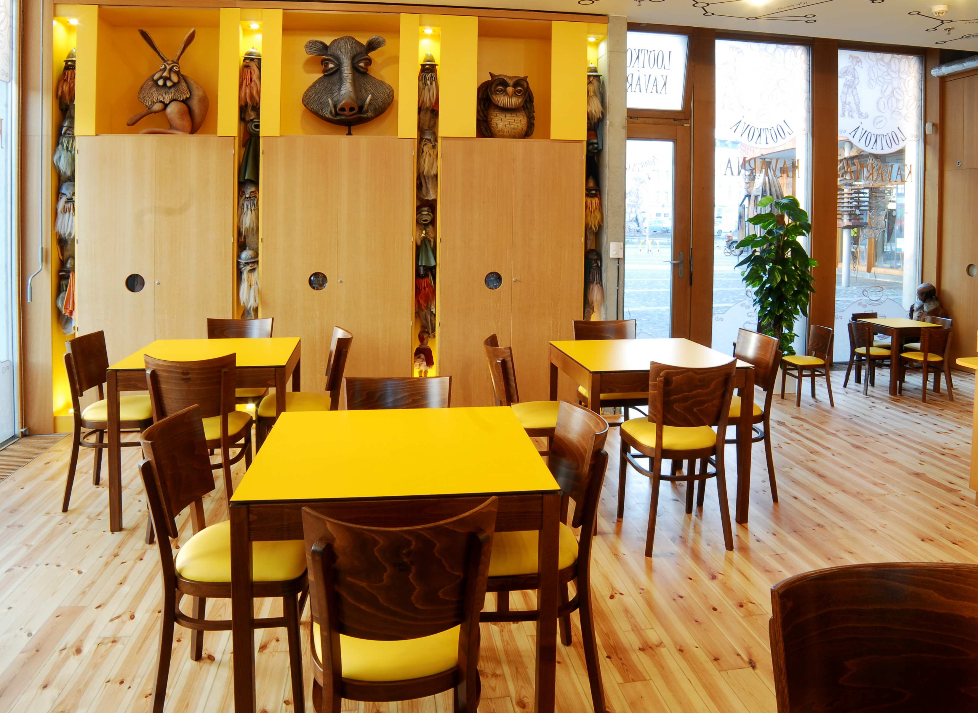 Bistroeinrichtung-Bistrostuehle-Bistrotische-pemora