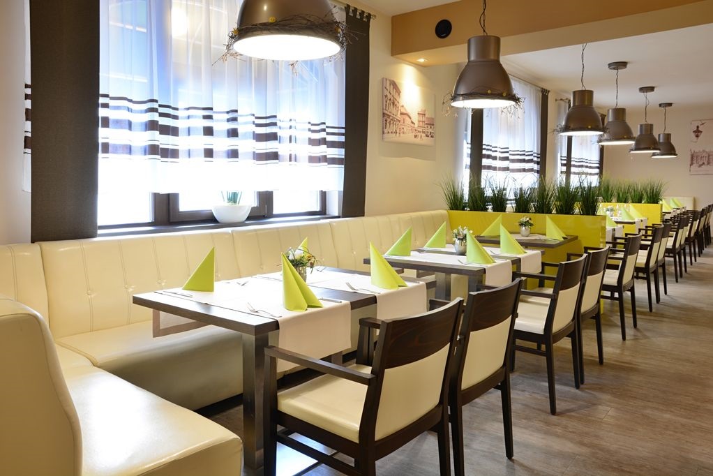 Gastronomiemoebel-Restaurantstuehle-LAURETTA-P-AL3OXRfIZWT3sYa