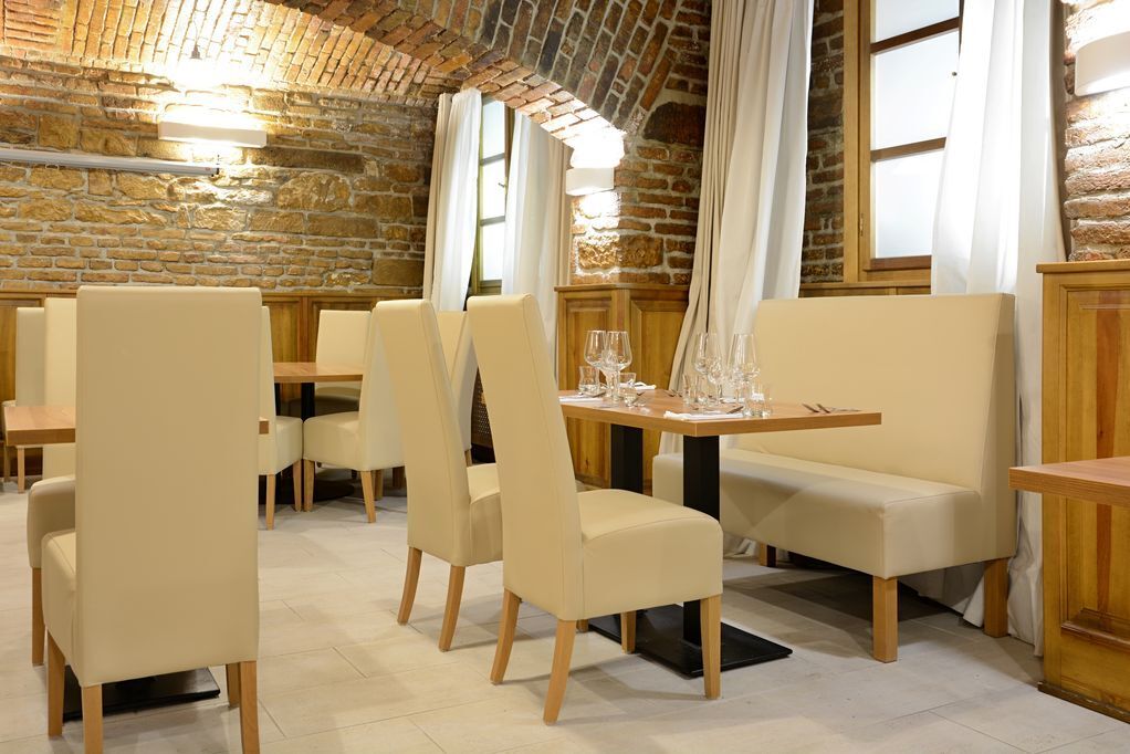 Restaurantstuhle-Albetta-und-Gastronomiebank-Madera