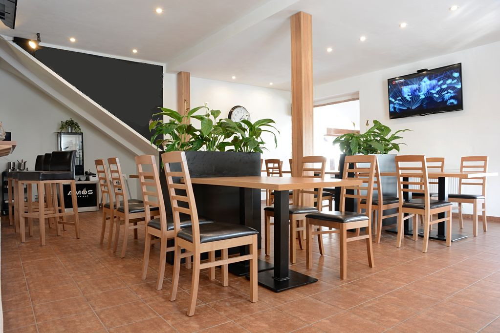 Restaurantstuhle-Bistrostuhle-BIANCA-P-mit-Bistrotisch-PADUAfx6pnMkrJN15J