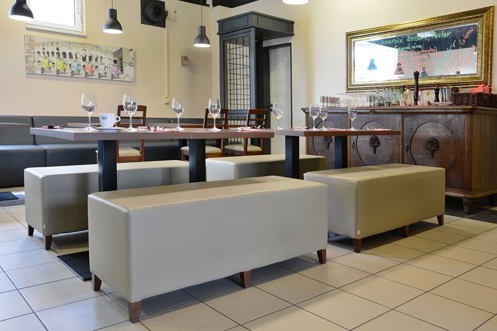Sitzbaenke-Gastrobaenke-fuer-Bistros-RestaurantsPpb3TkshcVBkb